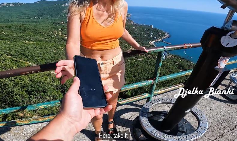 "Вы не могли-бы меня сфоткать?" - Знакомство с замужней милфой в Крыму!